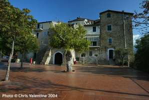 Xtrallusion photo library of independent, self-guided walking and sightseeing holidays in Italy. Pictures, images, photos and photographs taken along the way of this 1-day walking itinerary, to give you a visual impression of the day's walk.